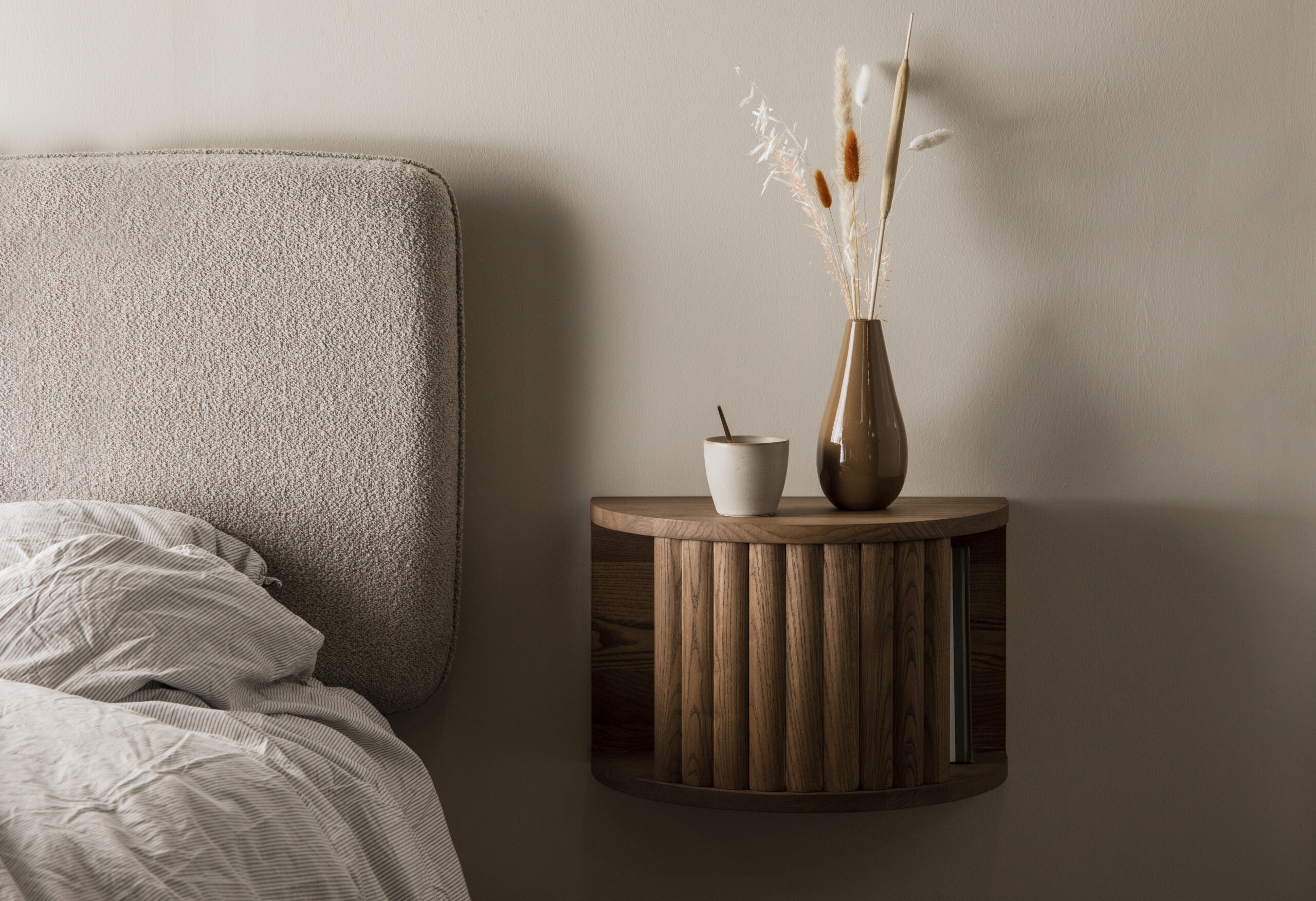 VELVET_nightstand_w_room_002
